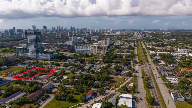 228 SE 9th St, Hallandale Beach, FL 33009