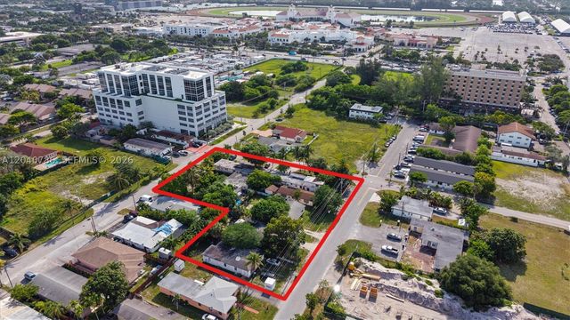 228 SE 9th St, Hallandale Beach, FL 33009