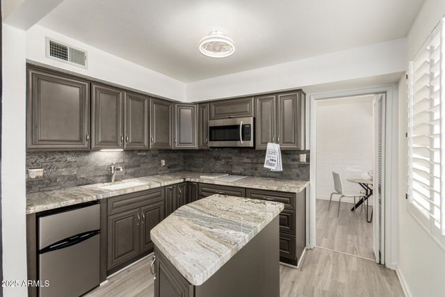 8221 E GARFIELD Street L214, Scottsdale, AZ 85257