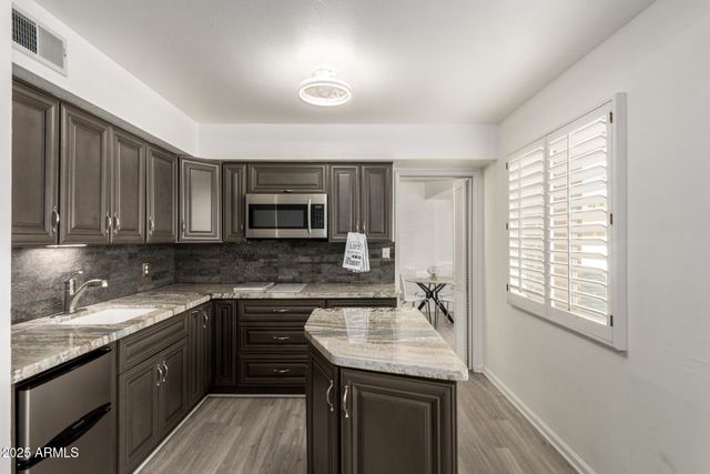 8221 E GARFIELD Street L214, Scottsdale, AZ 85257