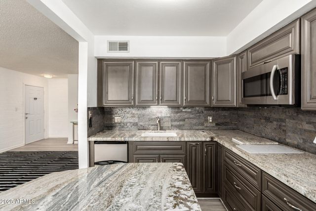 8221 E GARFIELD Street L214, Scottsdale, AZ 85257