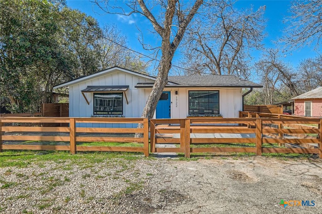 1722 Lee Street, New Braunfels, TX 78130