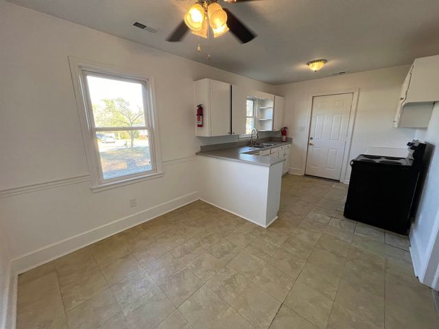 120 First Ave, Spartanburg, SC 29302