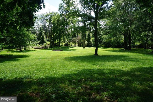 126 CEDAR HILL RD, Chalfont, PA 18914