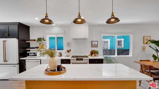 2940 11th Avenue, Los Angeles, CA 90018