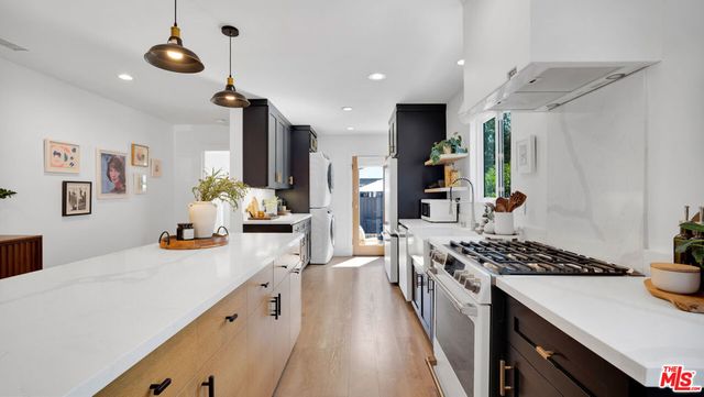 2940 11th Avenue, Los Angeles, CA 90018