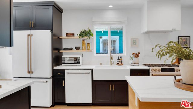 2940 11th Avenue, Los Angeles, CA 90018