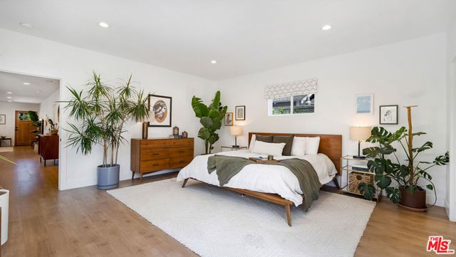 2940 11th Avenue, Los Angeles, CA 90018