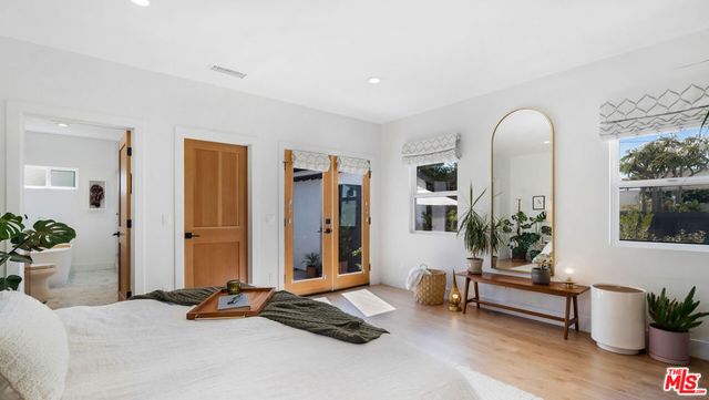 2940 11th Avenue, Los Angeles, CA 90018