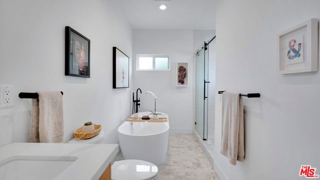 2940 11th Avenue, Los Angeles, CA 90018