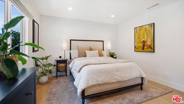 2940 11th Avenue, Los Angeles, CA 90018