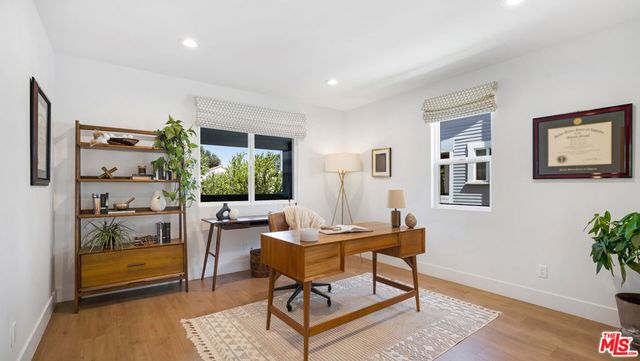 2940 11th Avenue, Los Angeles, CA 90018