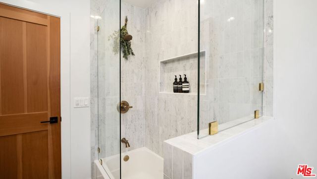 2940 11th Avenue, Los Angeles, CA 90018