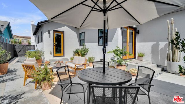 2940 11th Avenue, Los Angeles, CA 90018