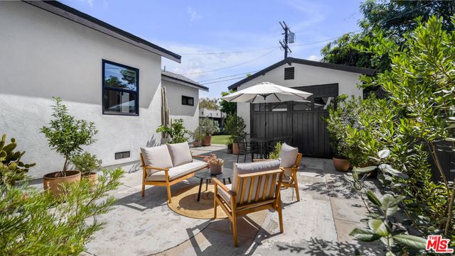 2940 11th Avenue, Los Angeles, CA 90018