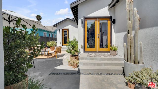 2940 11th Avenue, Los Angeles, CA 90018