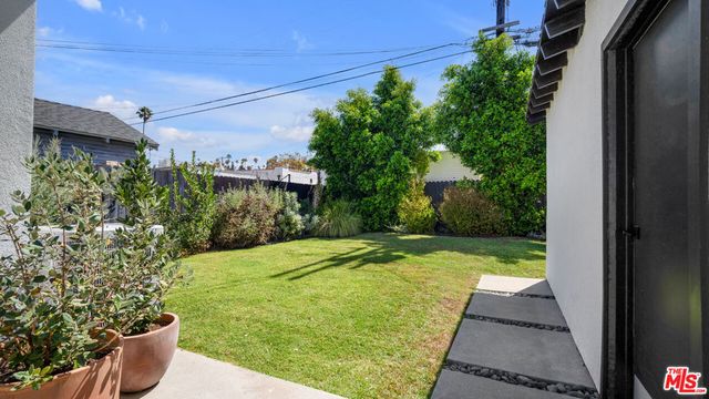 2940 11th Avenue, Los Angeles, CA 90018