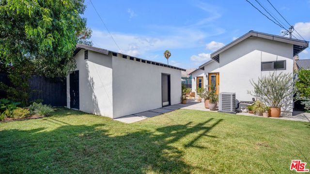 2940 11th Avenue, Los Angeles, CA 90018