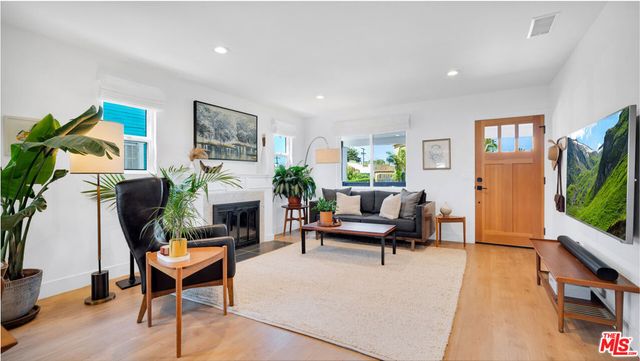2940 11th Avenue, Los Angeles, CA 90018