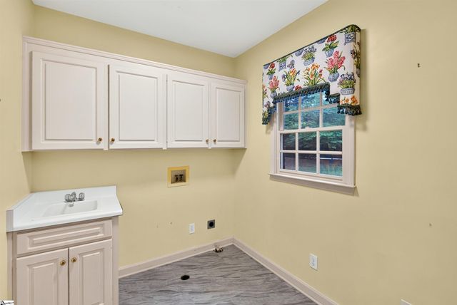 431 Willowbrook Drive, Spartanburg, SC 29307