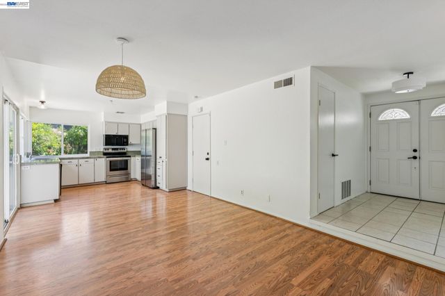 2884 Lyon Circle, Concord, CA 94518