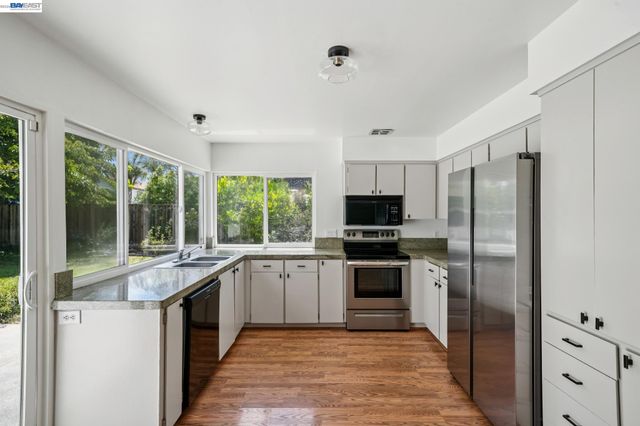 2884 Lyon Circle, Concord, CA 94518
