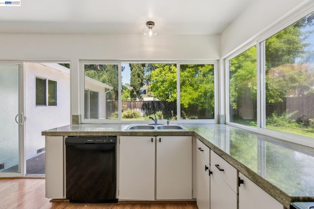 2884 Lyon Circle, Concord, CA 94518