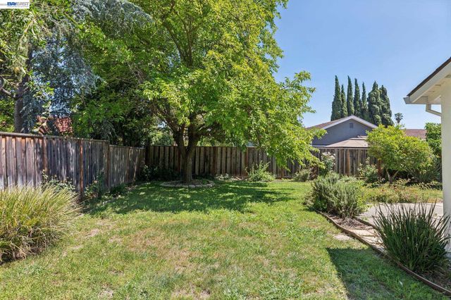 2884 Lyon Circle, Concord, CA 94518