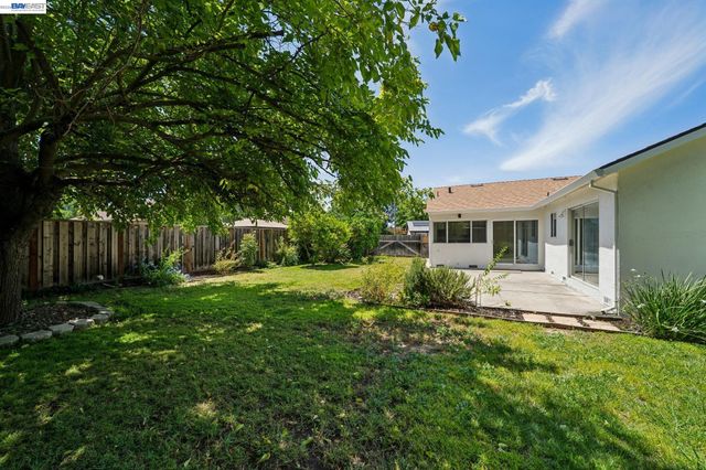 2884 Lyon Circle, Concord, CA 94518