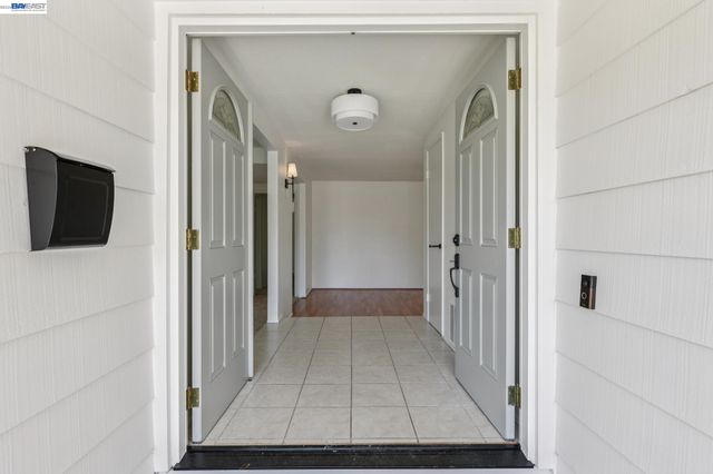 2884 Lyon Circle, Concord, CA 94518
