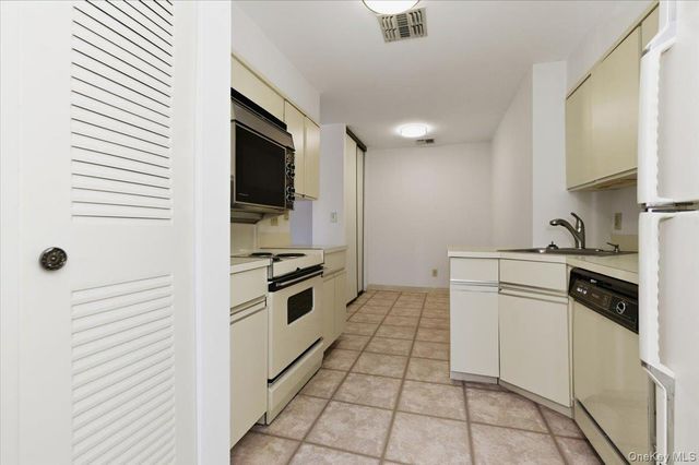 99 S Park Avenue 314, Rockville Centre, NY 11570