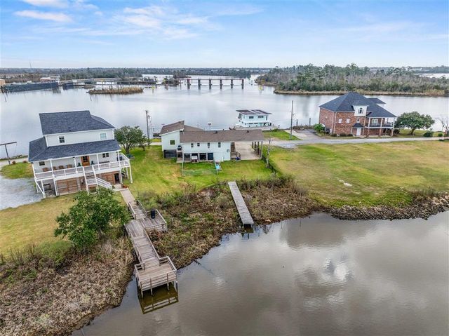 32 River Road, Lake Charles, LA 70601