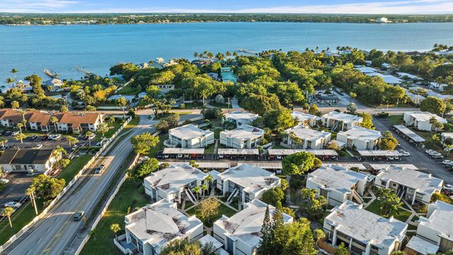 1561 NE 12th Terrace C-14, Jensen Beach, FL 34957