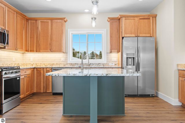 4054 Center Farm Lane, Traverse City, MI 49685