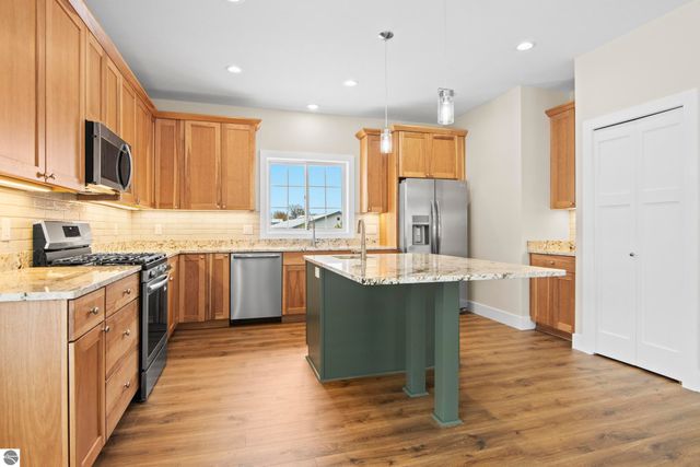 4054 Center Farm Lane, Traverse City, MI 49685