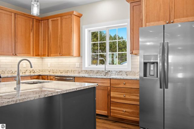 4054 Center Farm Lane, Traverse City, MI 49685