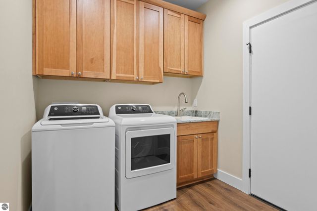 4054 Center Farm Lane, Traverse City, MI 49685