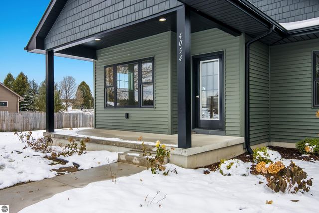 4054 Center Farm Lane, Traverse City, MI 49685