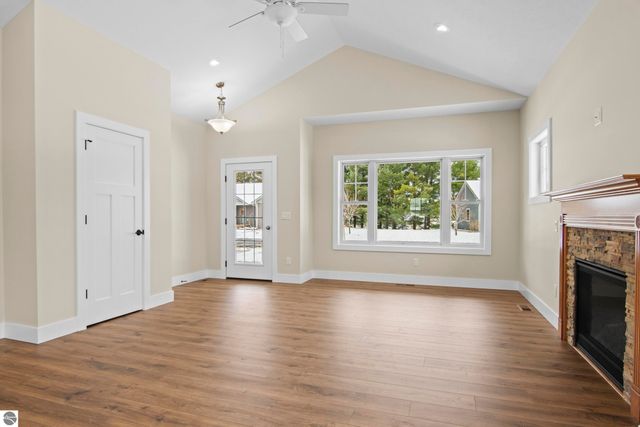 4054 Center Farm Lane, Traverse City, MI 49685