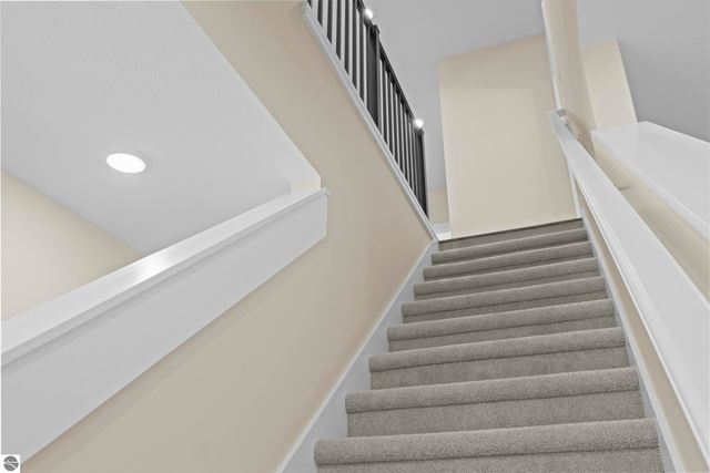 4054 Center Farm Lane, Traverse City, MI 49685