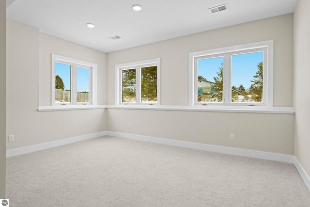 4054 Center Farm Lane, Traverse City, MI 49685