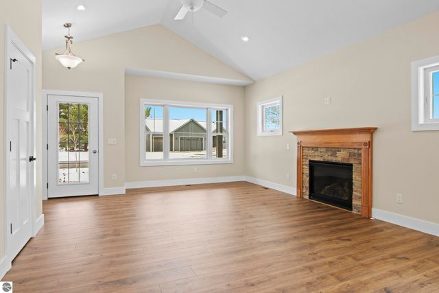 4054 Center Farm Lane, Traverse City, MI 49685