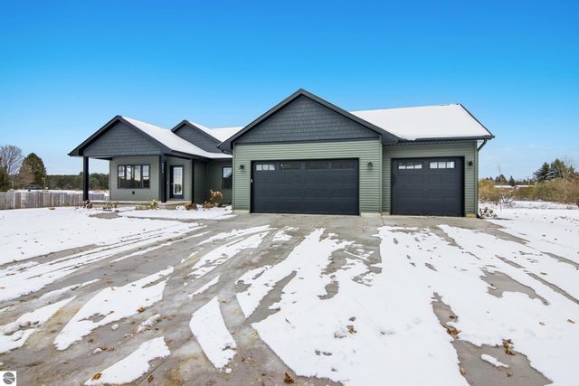4054 Center Farm Lane, Traverse City, MI 49685