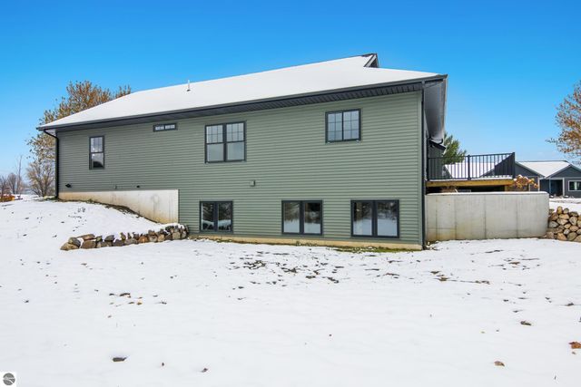 4054 Center Farm Lane, Traverse City, MI 49685