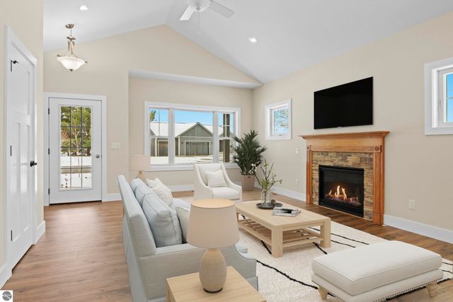 4054 Center Farm Lane, Traverse City, MI 49685