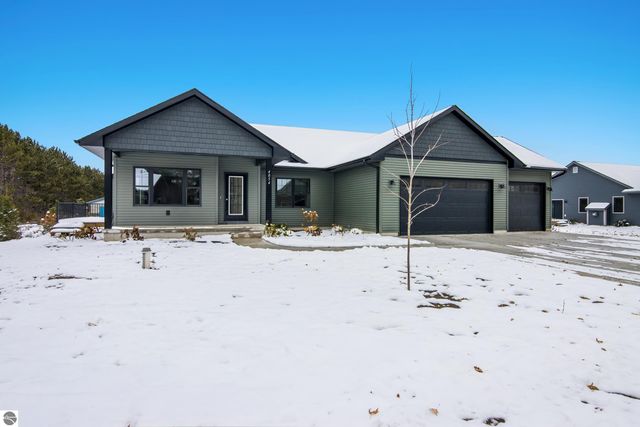 4054 Center Farm Lane, Traverse City, MI 49685