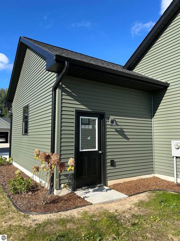 4054 Center Farm Lane, Traverse City, MI 49685