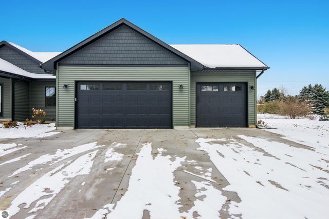 4054 Center Farm Lane, Traverse City, MI 49685