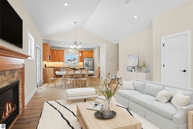 4054 Center Farm Lane, Traverse City, MI 49685