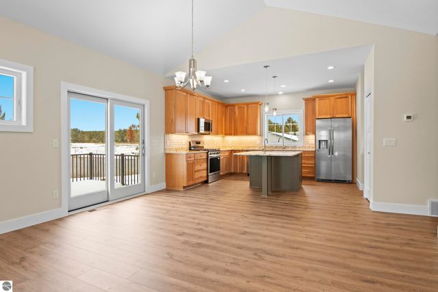 4054 Center Farm Lane, Traverse City, MI 49685